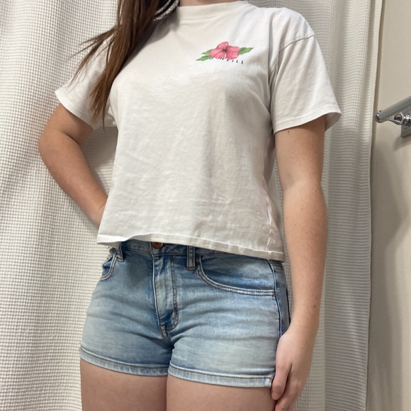 Women’s American Eagle light wash hi-rise shortie jean shorts. Size 4. - Picture 8 of 16